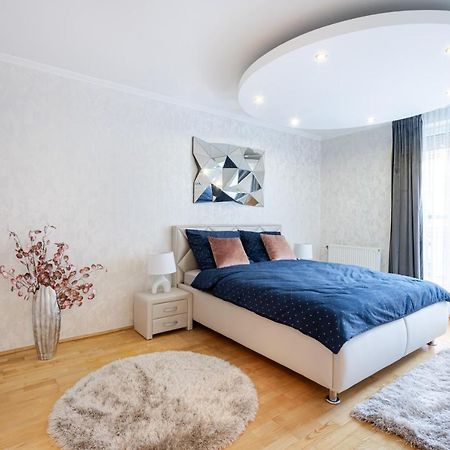 Beautiful Three Bedrooms Apartment With Free Parking Close To The Danube Coast Budapeste Exterior foto