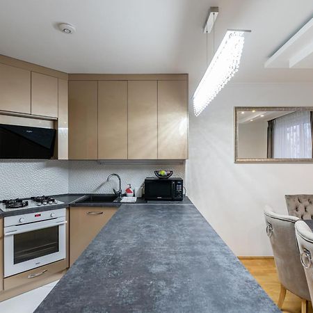 Beautiful Three Bedrooms Apartment With Free Parking Close To The Danube Coast Budapeste Exterior foto