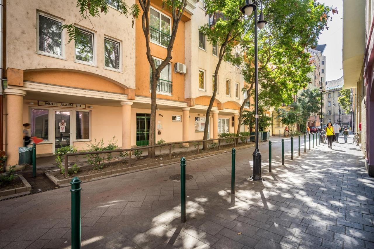 Beautiful Three Bedrooms Apartment With Free Parking Close To The Danube Coast Budapeste Exterior foto