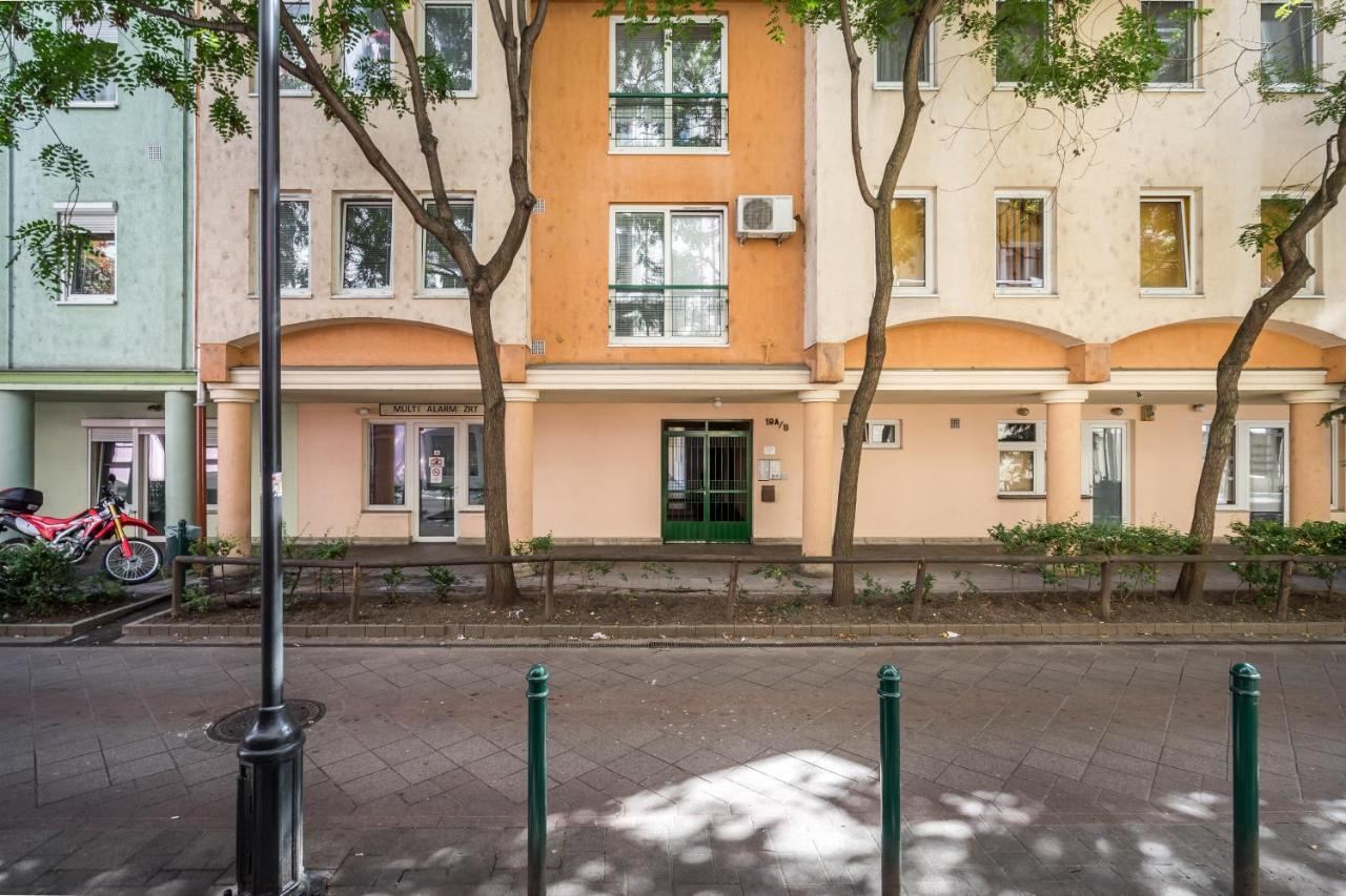 Beautiful Three Bedrooms Apartment With Free Parking Close To The Danube Coast Budapeste Exterior foto