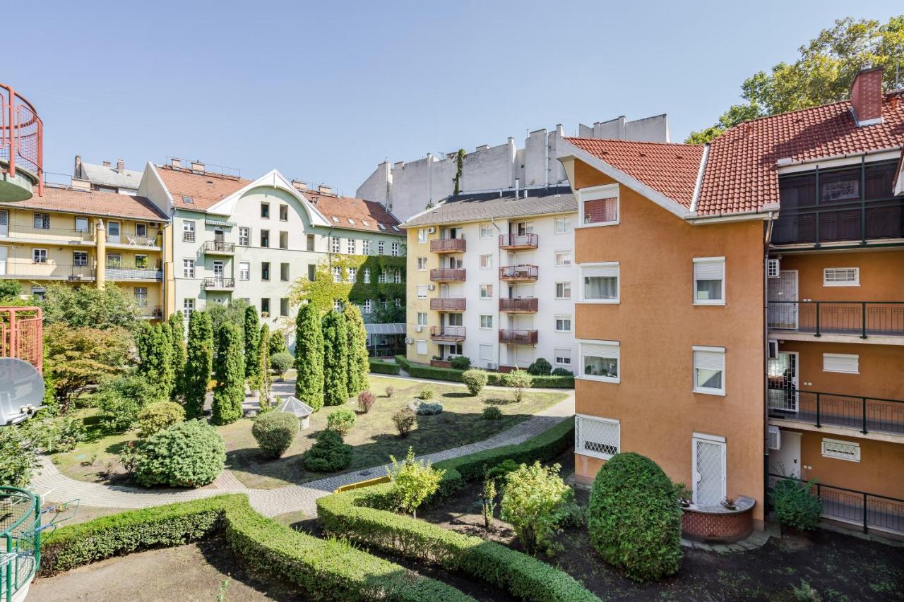 Beautiful Three Bedrooms Apartment With Free Parking Close To The Danube Coast Budapeste Exterior foto