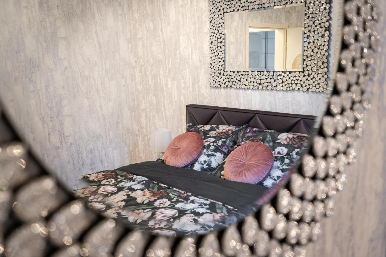 Beautiful Three Bedrooms Apartment With Free Parking Close To The Danube Coast Budapeste Exterior foto