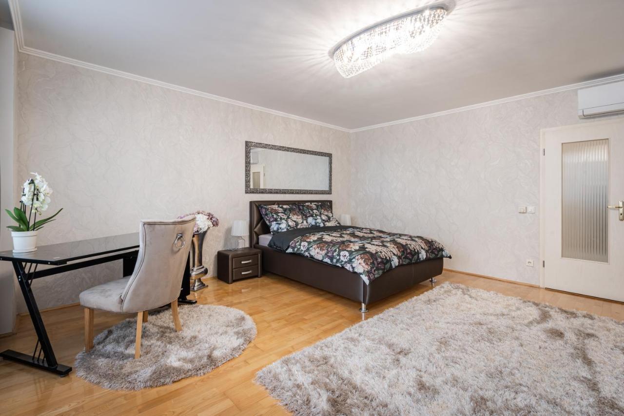Beautiful Three Bedrooms Apartment With Free Parking Close To The Danube Coast Budapeste Exterior foto