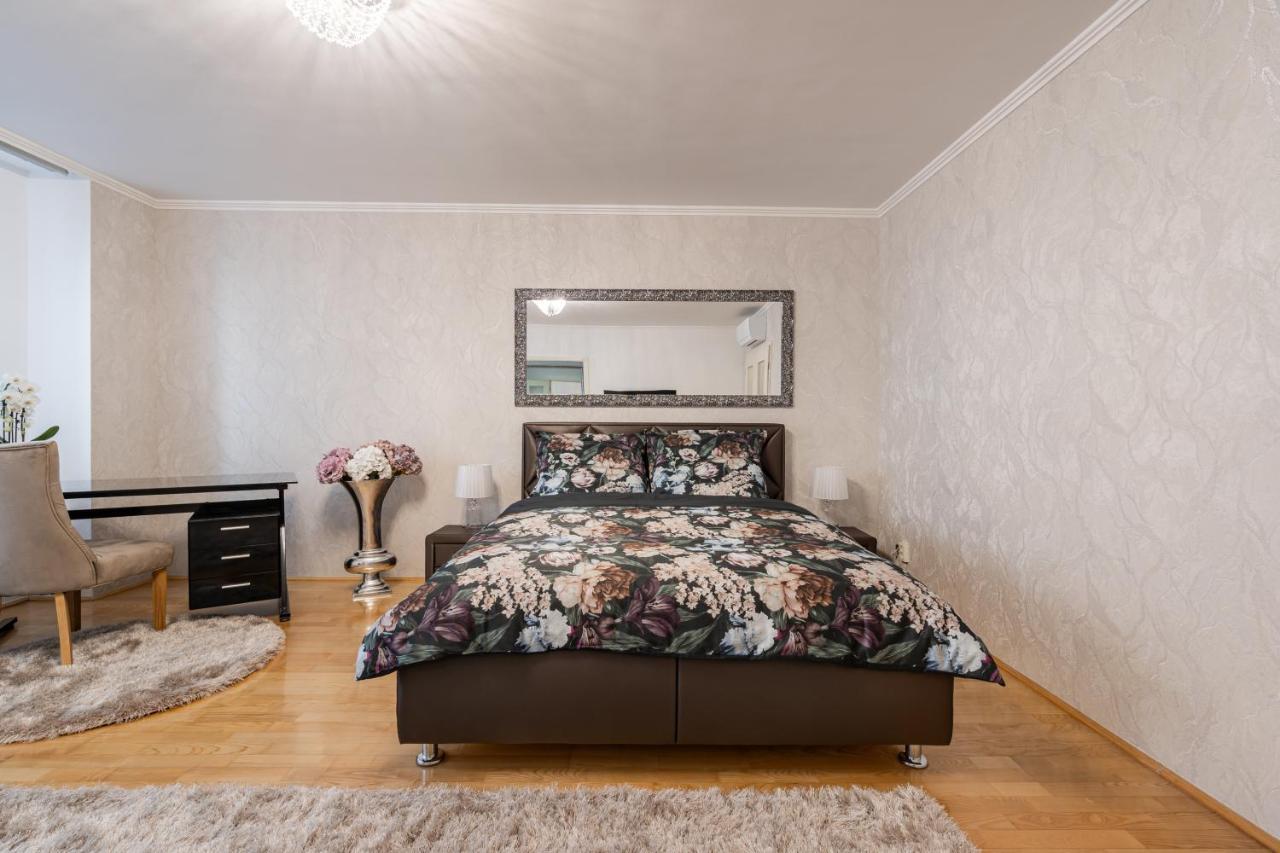 Beautiful Three Bedrooms Apartment With Free Parking Close To The Danube Coast Budapeste Exterior foto