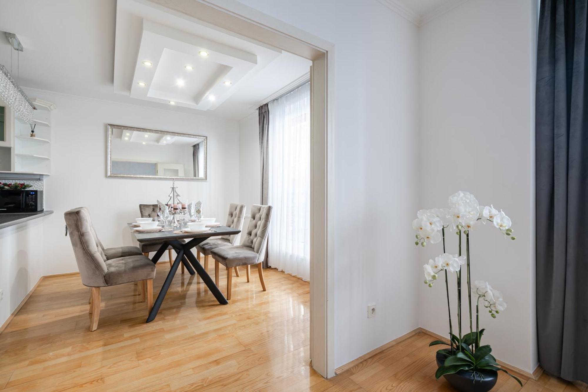 Beautiful Three Bedrooms Apartment With Free Parking Close To The Danube Coast Budapeste Exterior foto