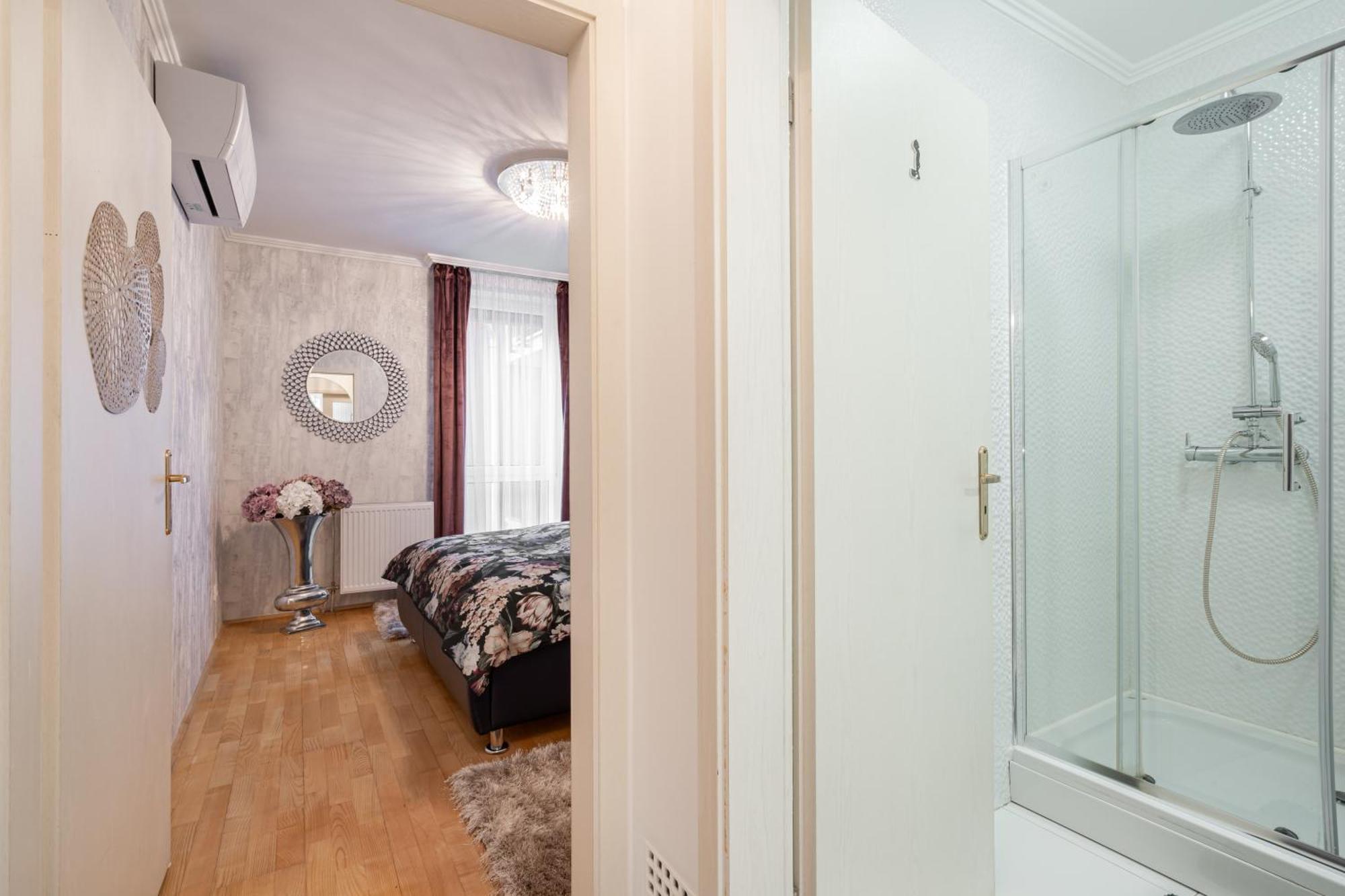 Beautiful Three Bedrooms Apartment With Free Parking Close To The Danube Coast Budapeste Exterior foto