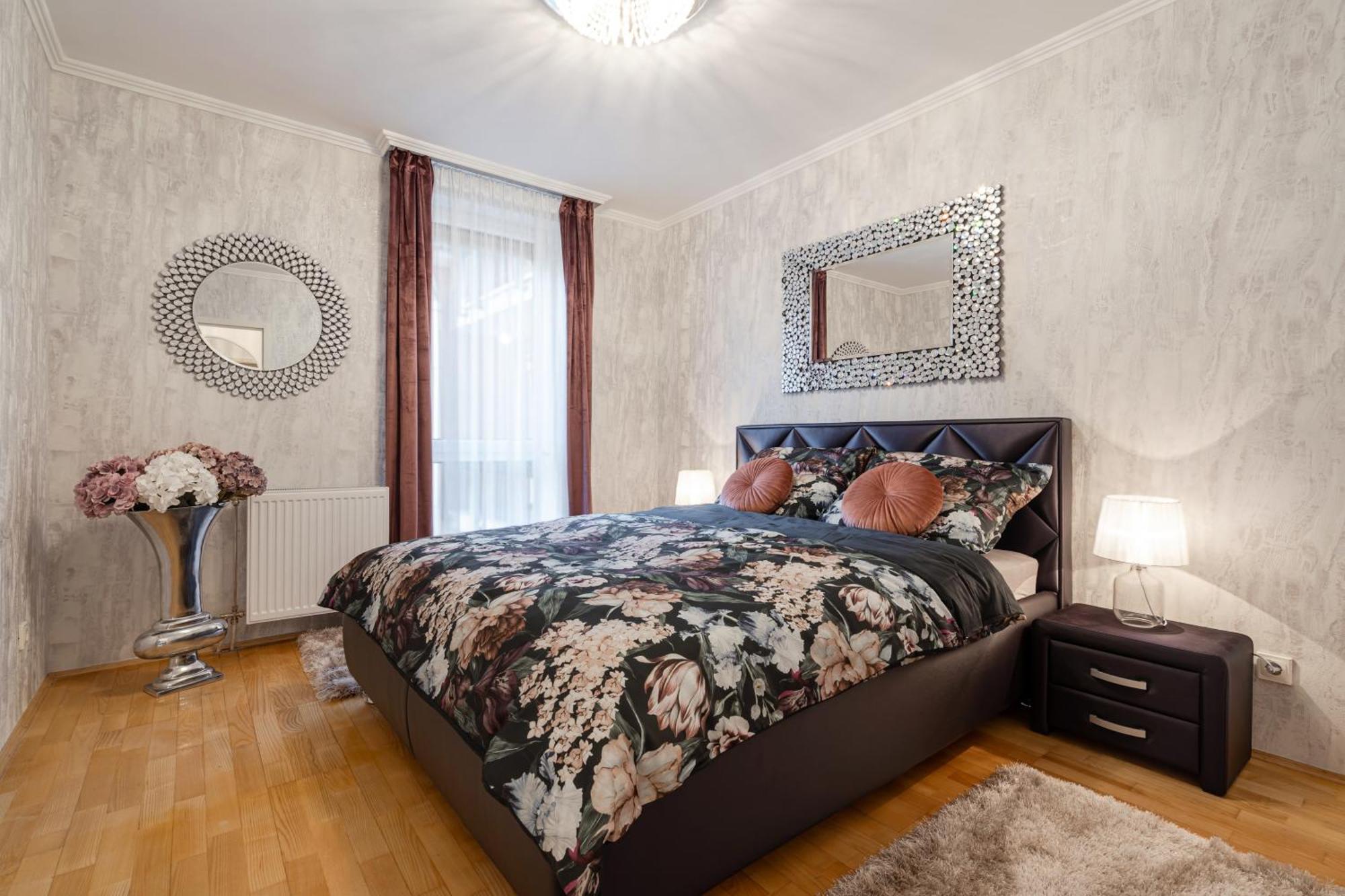 Beautiful Three Bedrooms Apartment With Free Parking Close To The Danube Coast Budapeste Exterior foto
